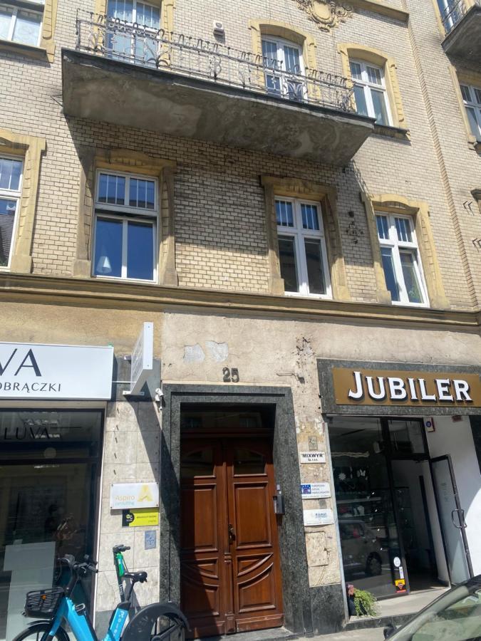 卡托维兹Przytulna Kawalerka Z Balkonem 10Min Pieszo Od Dworca/Galerii公寓 外观 照片